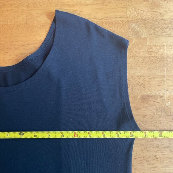 NWOT Size XL Investments Essentials reversible crew to scoop neckline top - Picture 2 of 6